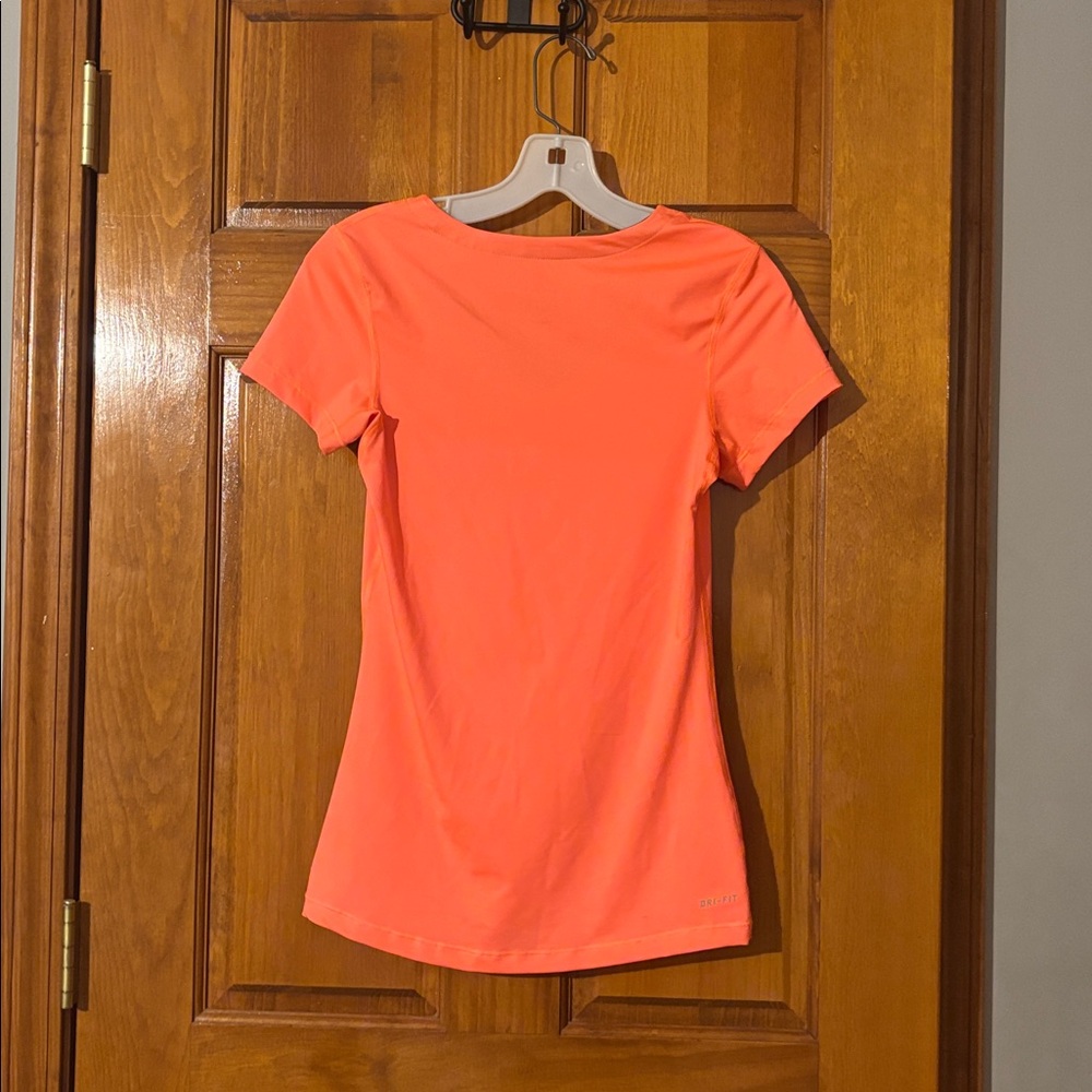 ❤️Nike Pro Vivid Coral Tee with White Swoosh - Picture 3 of 4